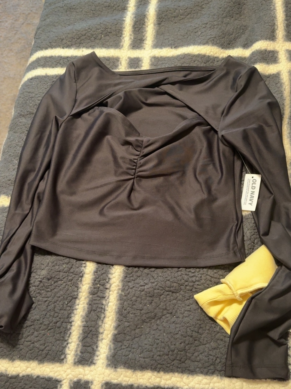 Old Navy Black Long-Sleeve Ruched Crop Top